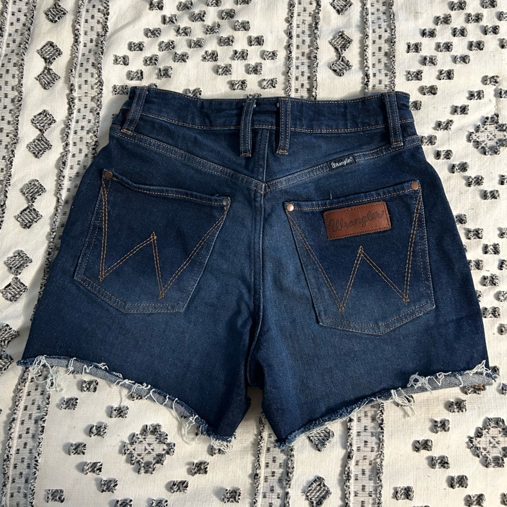 Dark Wash High Rise Wrangler Shorts!!